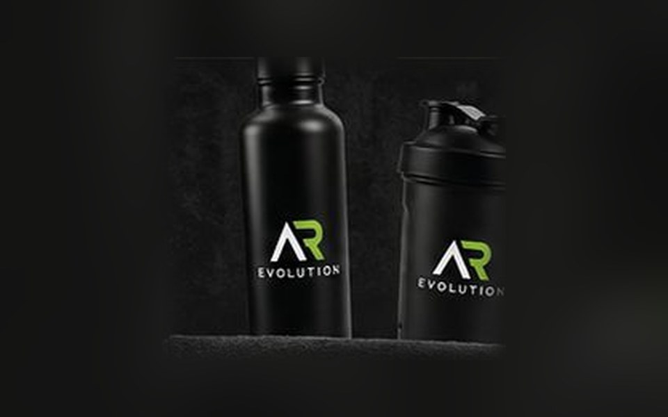 Flasche und Shaker mit Logo